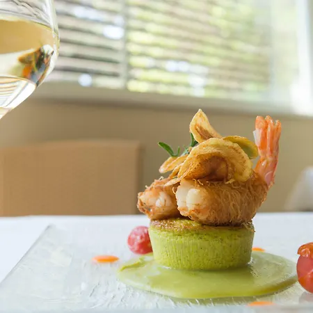 Ξενοδοχείο Perla 4*